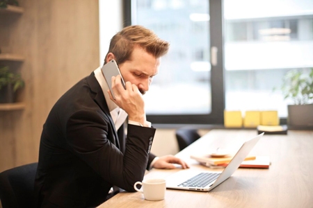 چگونه پشت تلفن صحبت کنیم؟