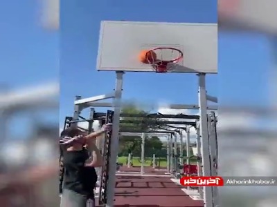 کم مونده خودش هم بره بالا گیر کنه!