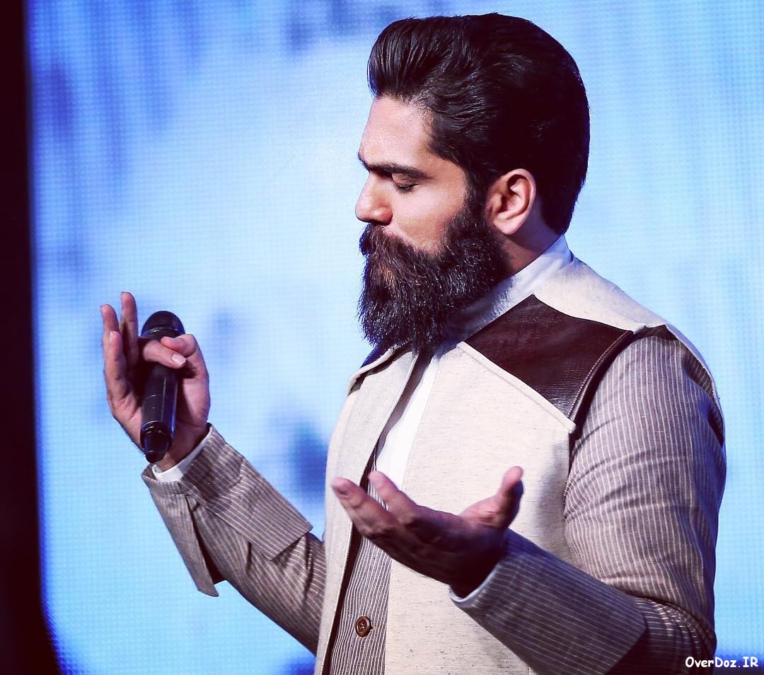 اجرای آهنگ «روسری آبی» در برنامه پیشگو توسط علی زندوکیلی