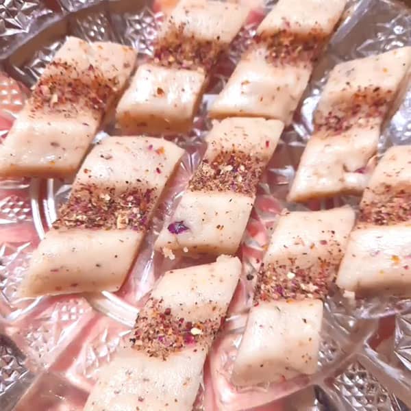 طرز تهيه دست حلوا خوشمزه و مخصوص به روش سنتي گيلاني