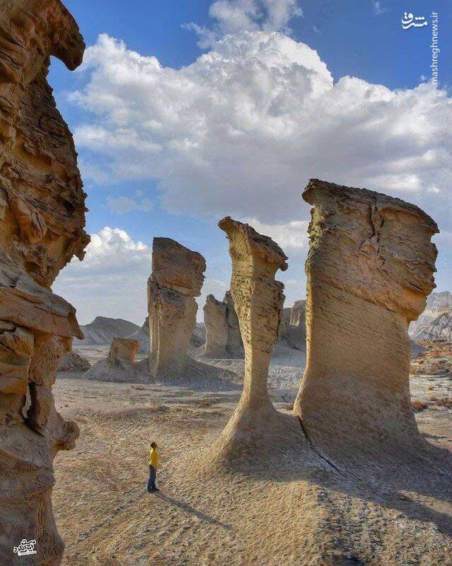 صخره های زیبای منطقه بیابانی در نزدیکی بندر لنگه