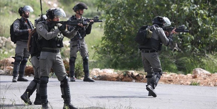 رژیم صهیونیستی یک جوان فلسطینی را به خاطر داشتن چنگال و چاقو بازداشت کرد