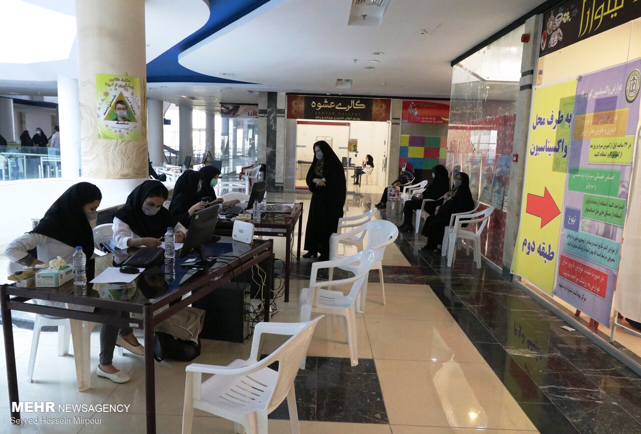 عکس/ واکسیناسیون اتباع خارجی در مشهد