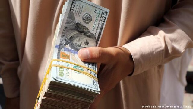 طالبان از ضبط میلیونها دلار اسکناس و شمش طلا در خانه مقامات سابق خبر داد