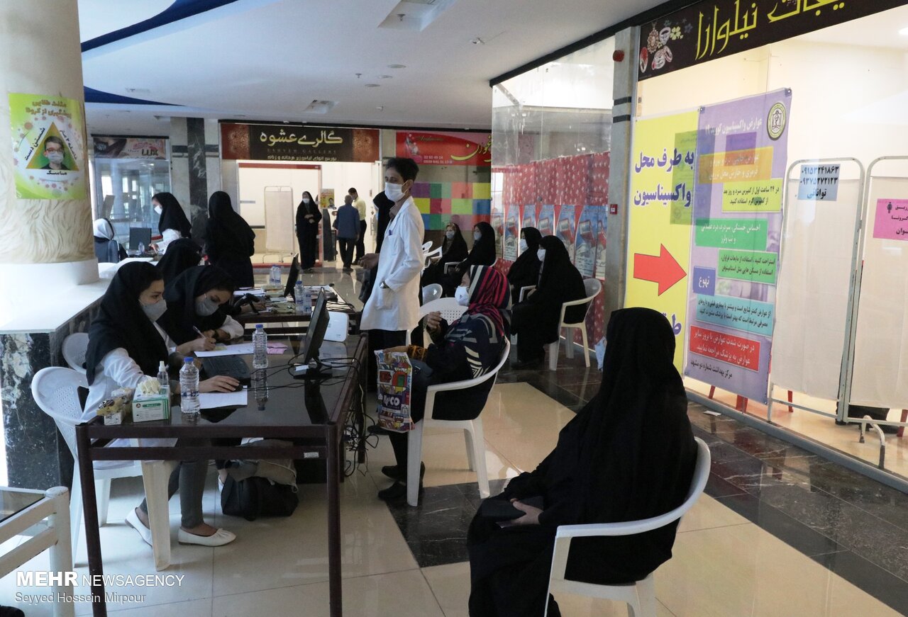 عکس/ واکسیناسیون اتباع خارجی در مشهد