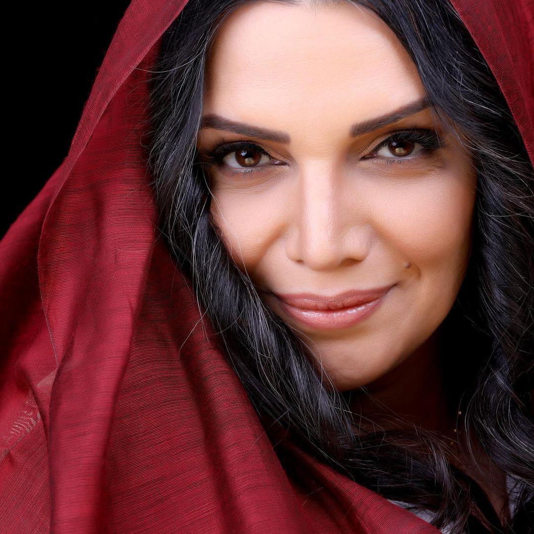 چهره‌ها/ ژست هنری الهام پاوه نژاد در مقابل عکاس