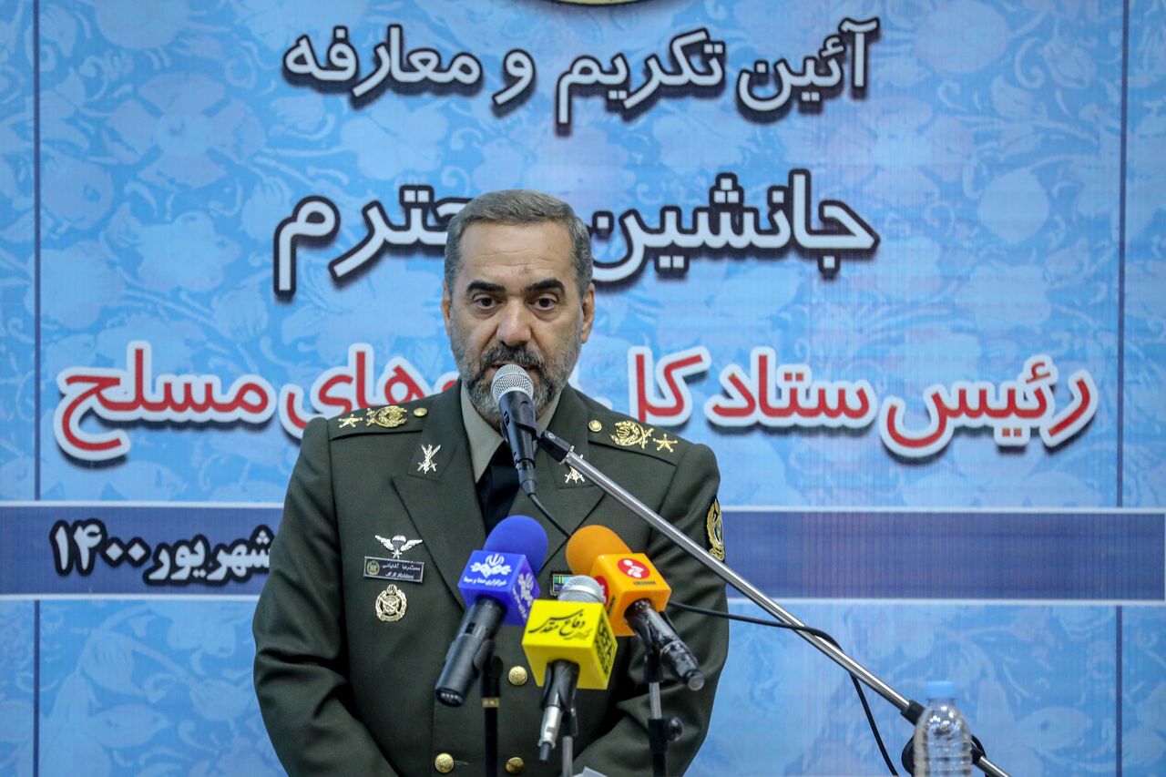وزیردفاع: در آمادهسازی نیروهای مسلح از هیچ تلاشی فروگذار نمیکنیم