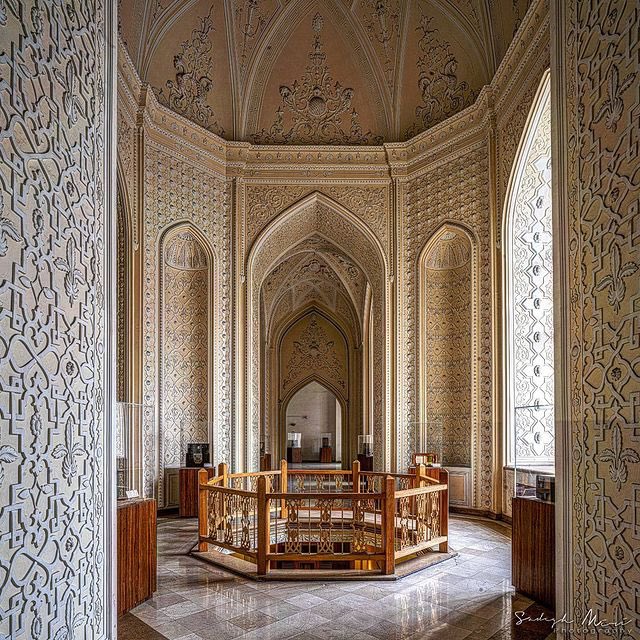 معماری زیبای موزهٔ پست و تلگراف تهران