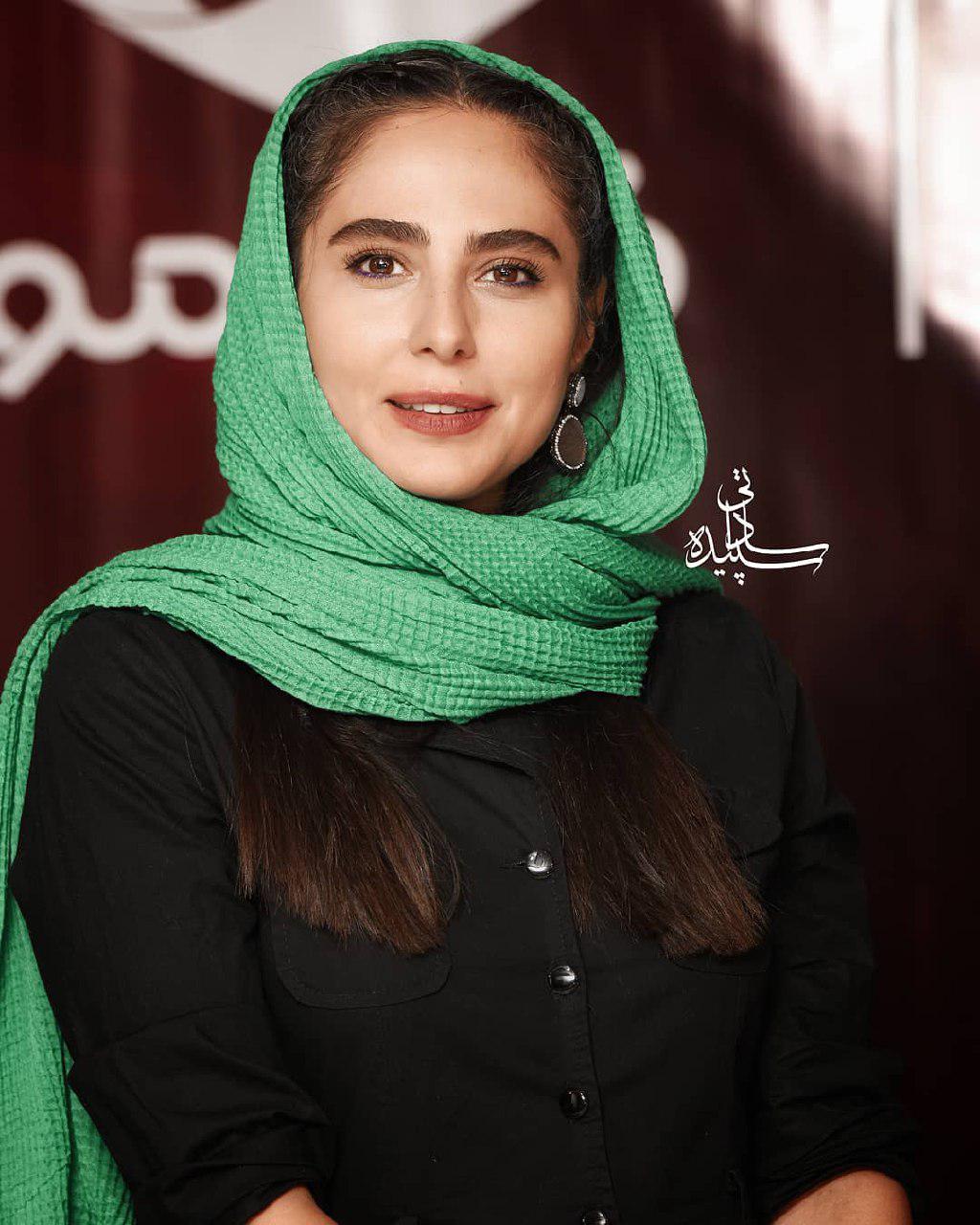 چهره‌ها/ ژست رعنا آزادی ور در مقابل لنز دوربین