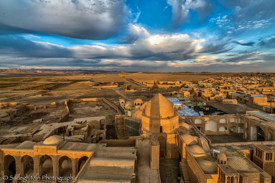 نمایی از شهر تاریخی نائین