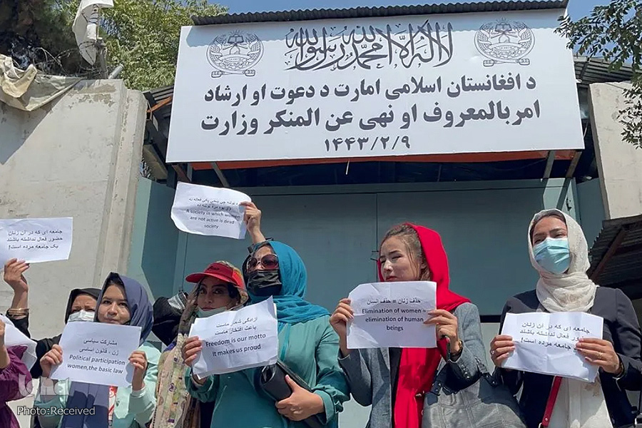 عکس/ تظاهرات زنان افغان در اعتراض به سلب حق تحصیل و اشتغال