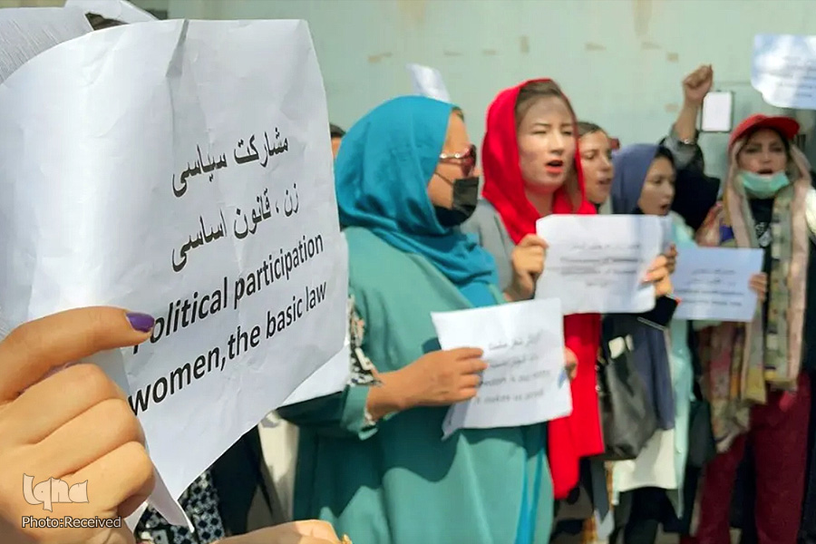 عکس/ تظاهرات زنان افغان در اعتراض به سلب حق تحصیل و اشتغال