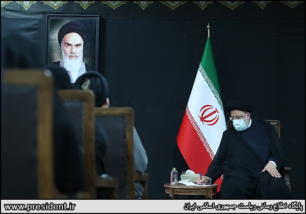 عکس/ دیدار آیت‌الله رئیسی با جمعی از فرزندان و خانواده شهدا