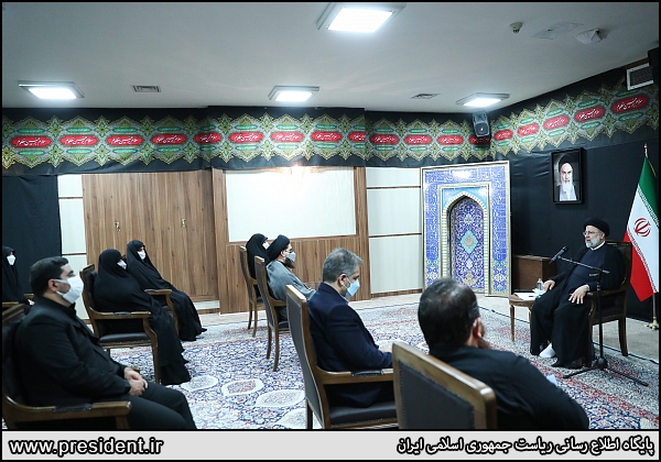 عکس/ دیدار آیت‌الله رئیسی با جمعی از فرزندان و خانواده شهدا