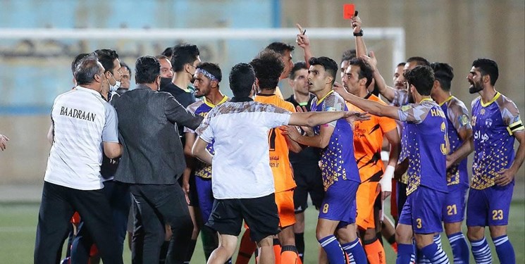 فدراسیون تکلیفش را با لیگ یک مشخص کند