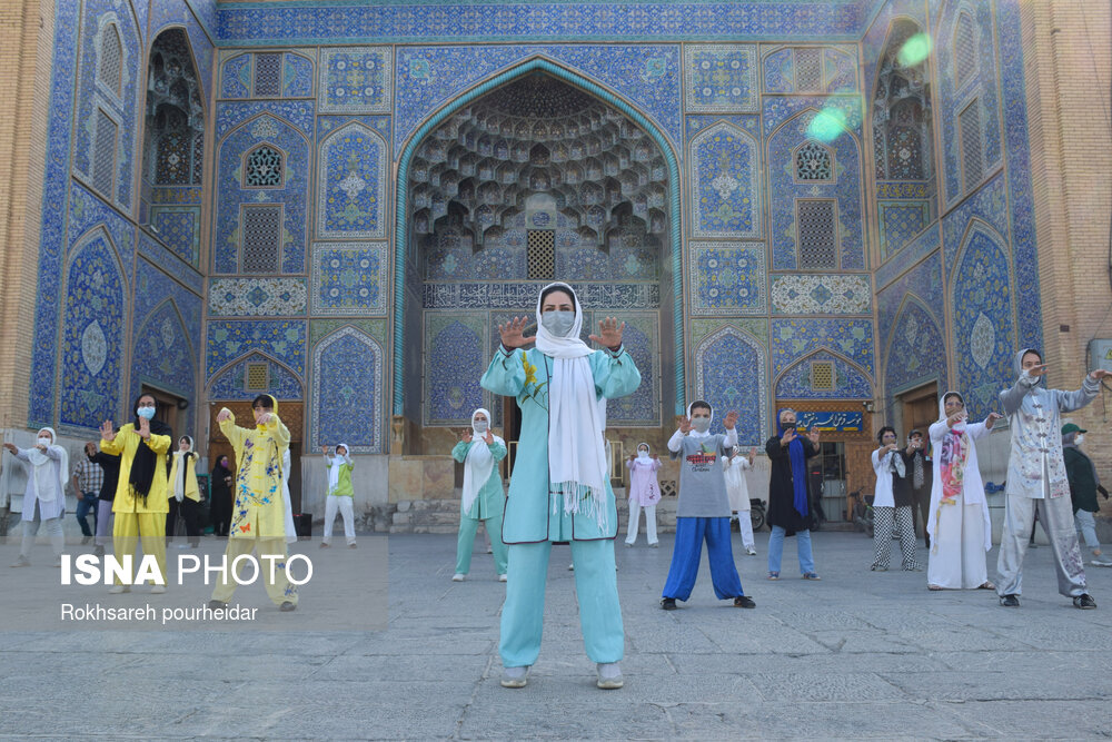 عکس/ اجرای حرکات تایچی توسط بانوان در میدان نقش جهان