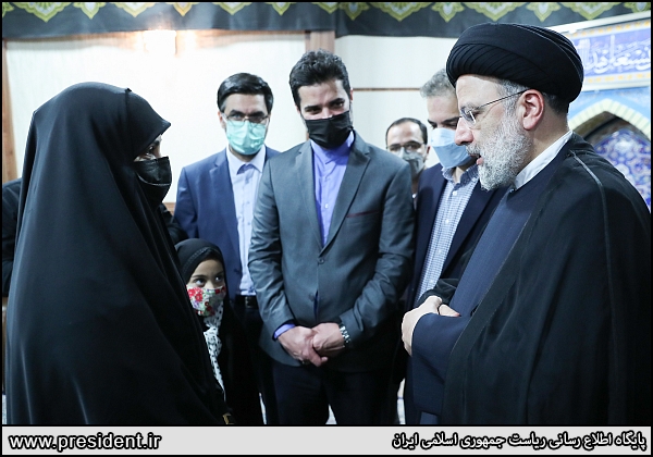 عکس/ دیدار آیت‌الله رئیسی با جمعی از فرزندان و خانواده شهدا
