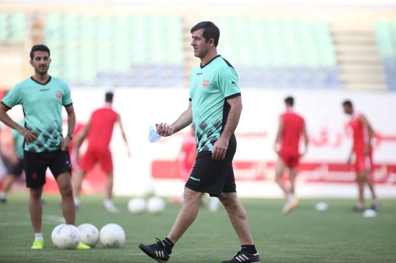 کریم باقری: عزیزی خادم گفت به پرسپولیس کمک می‌کنیم