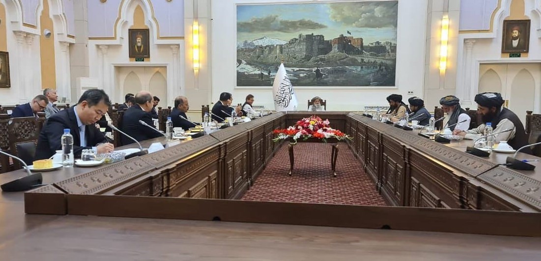 دیدار نخست وزیر طالبان با نمایندگان روسیه، چین و پاکستان