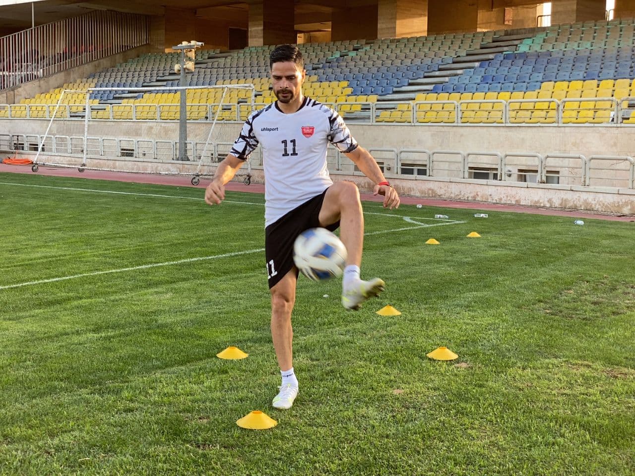 کمال سرانجام پا به توپ شد