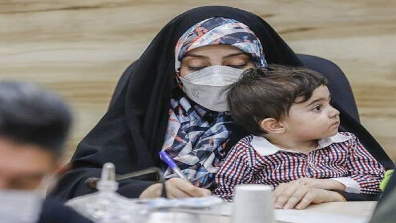گفت و گو با آزاده لرستانی مادر متفاوت نشست خبری