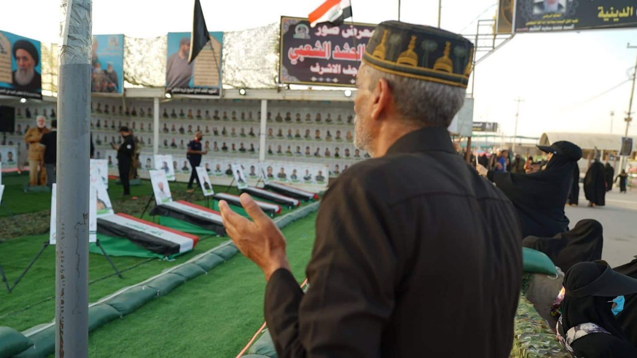 عکس/ سلفی زائران اربعین با سرداران مقاومت