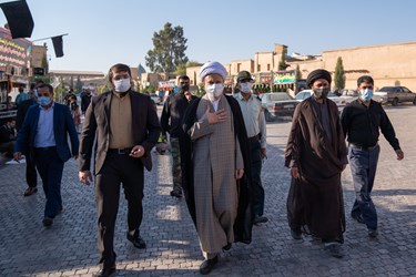 اهتزاز پرچم متبرک به نام امام حسین(ع) در بین الحرمین شیراز