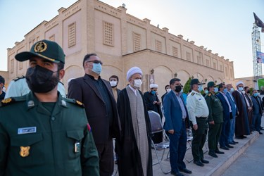 اهتزاز پرچم متبرک به نام امام حسین(ع) در بین الحرمین شیراز