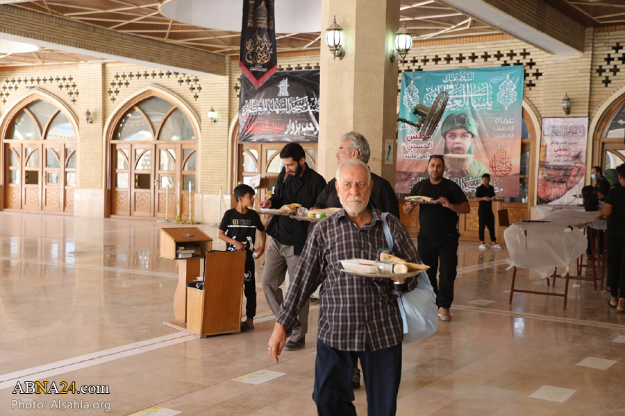 عکس/ پذیرایی مهمان سرای مسجد سهله از زائران اربعین حسینی