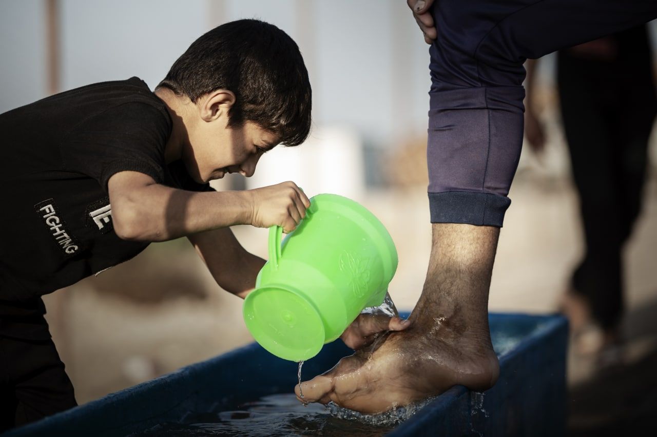 عکس/ همه نسل ها خدمتگزار زائر اربعین حسینی