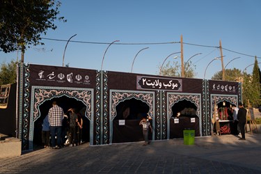 اهتزاز پرچم متبرک به نام امام حسین(ع) در بین الحرمین شیراز