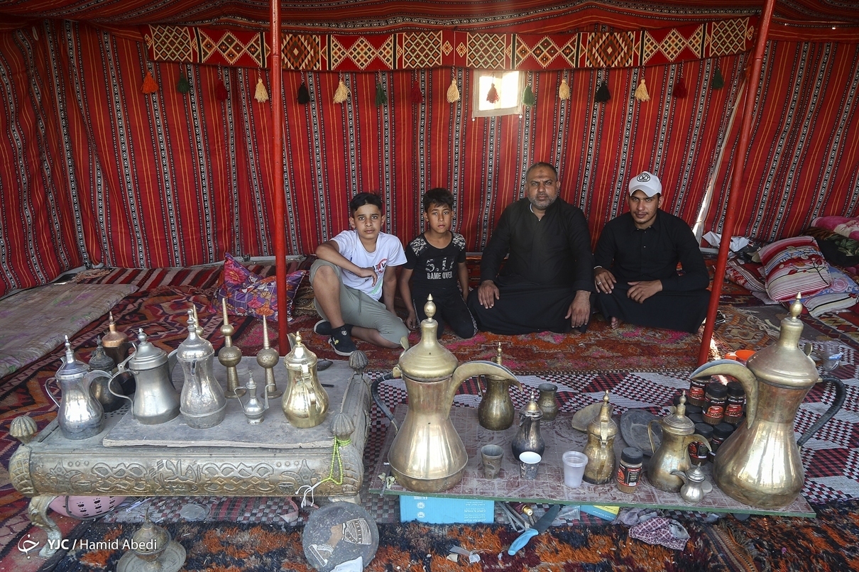 عکس/ پذیرایی خالصانه از زائران حسینی