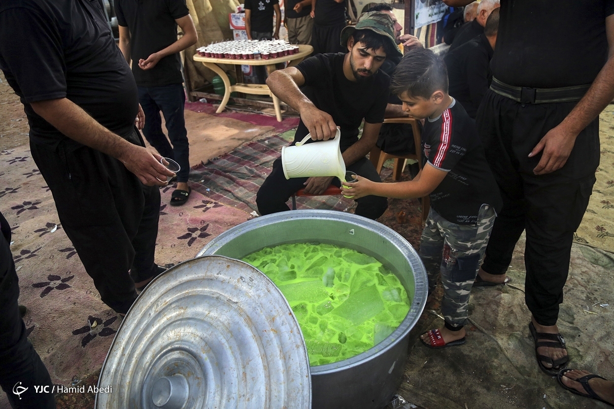 عکس/ پذیرایی خالصانه از زائران حسینی