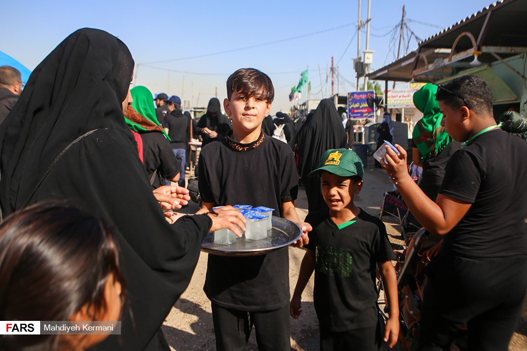 عکس/ خادمان کوچک زوار الحسین
