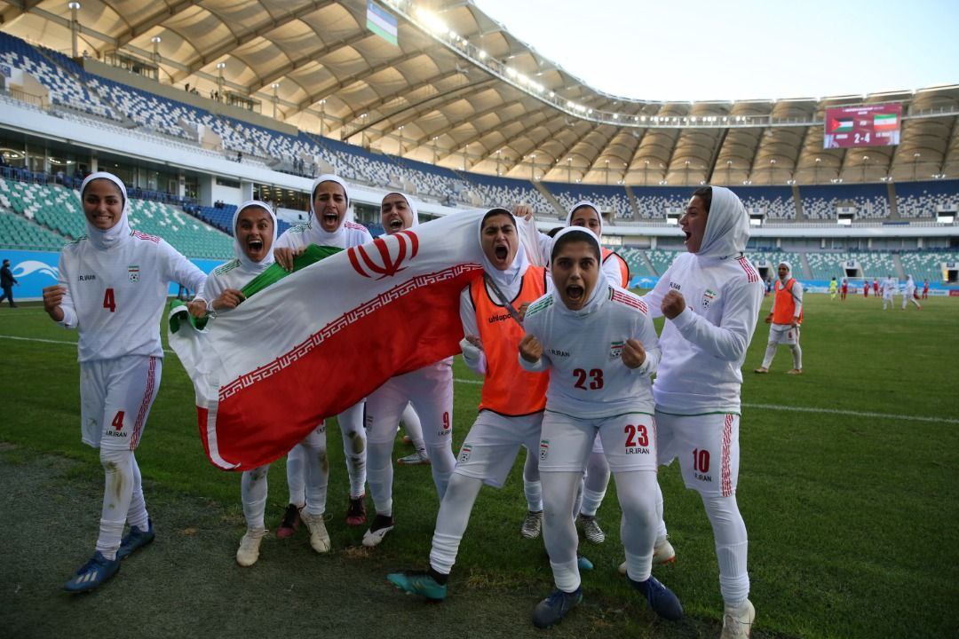 عکس/ سجده شکر بانوان ملی‌پوش فوتبال ایران پس از صعود به جام ملت‌های آسیا