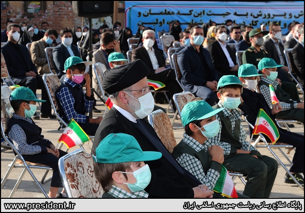 عکس/ آیین آغاز رسمی سال تحصیلی با حضور رئیس جمهور در مدرسه فولادفر