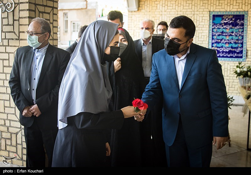 آغاز سال تحصیلی با حضور وزیر ارتباطات در مدرسه فرزانگان