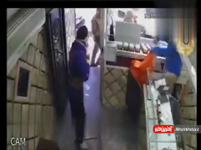 لحظه سرقت مسلحانه از طلافروشی