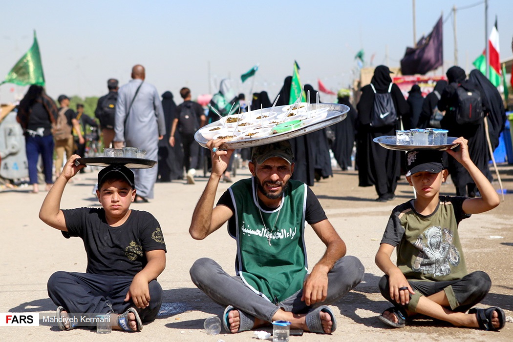 عکس/ خادمان کوچک زوار الحسین