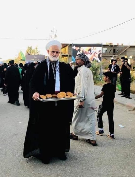 عکس/ خادمی یکی از علمای اهل سنت فلسطین در پیاده‌روی اربعین