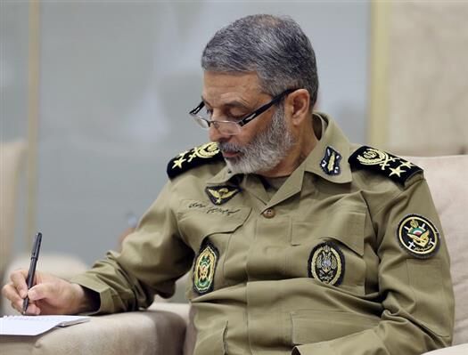 فرمانده کل ارتش: جمعیت جوان کشور از ظرفیتهای بینظیر ما است