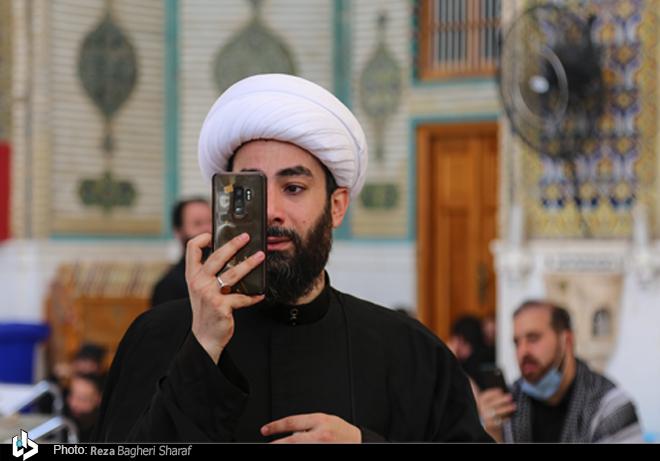 عکس/ سلفی زائران با حرم حضرت علی(ع)