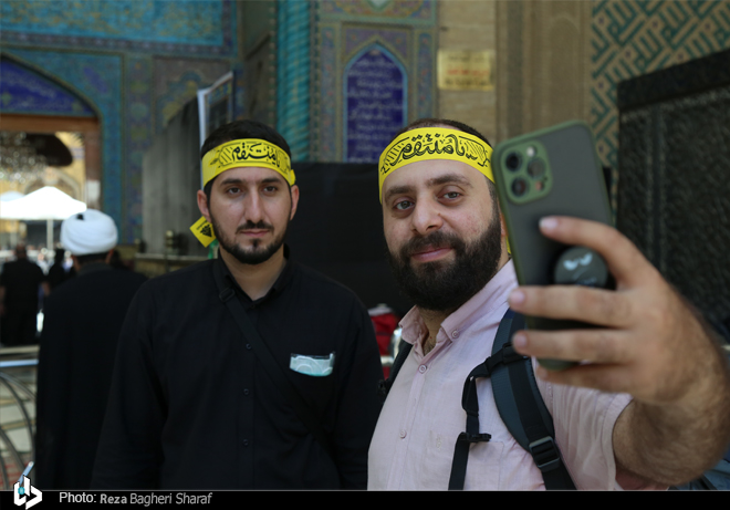 عکس/ سلفی زائران با حرم حضرت علی(ع)