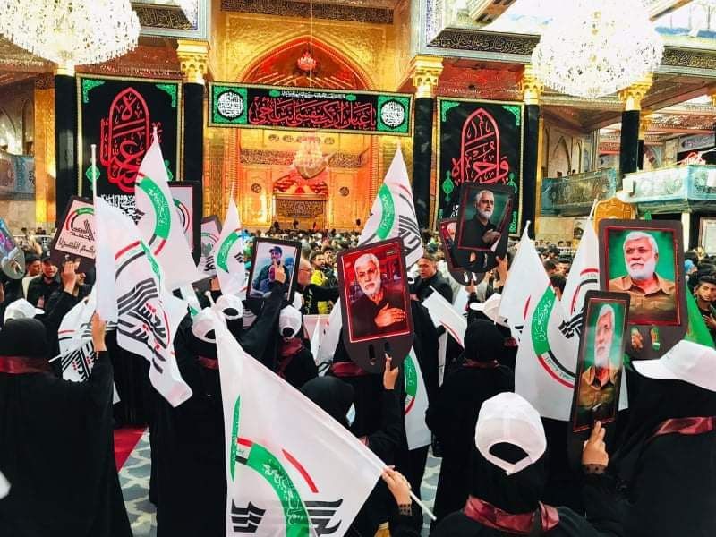 عکس/ موکب دانشجویان بصره با تصاویر سرداران مقاومت در دست