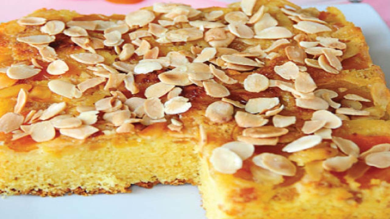 طرز تهیه کیک زرد‌آلو و بادام