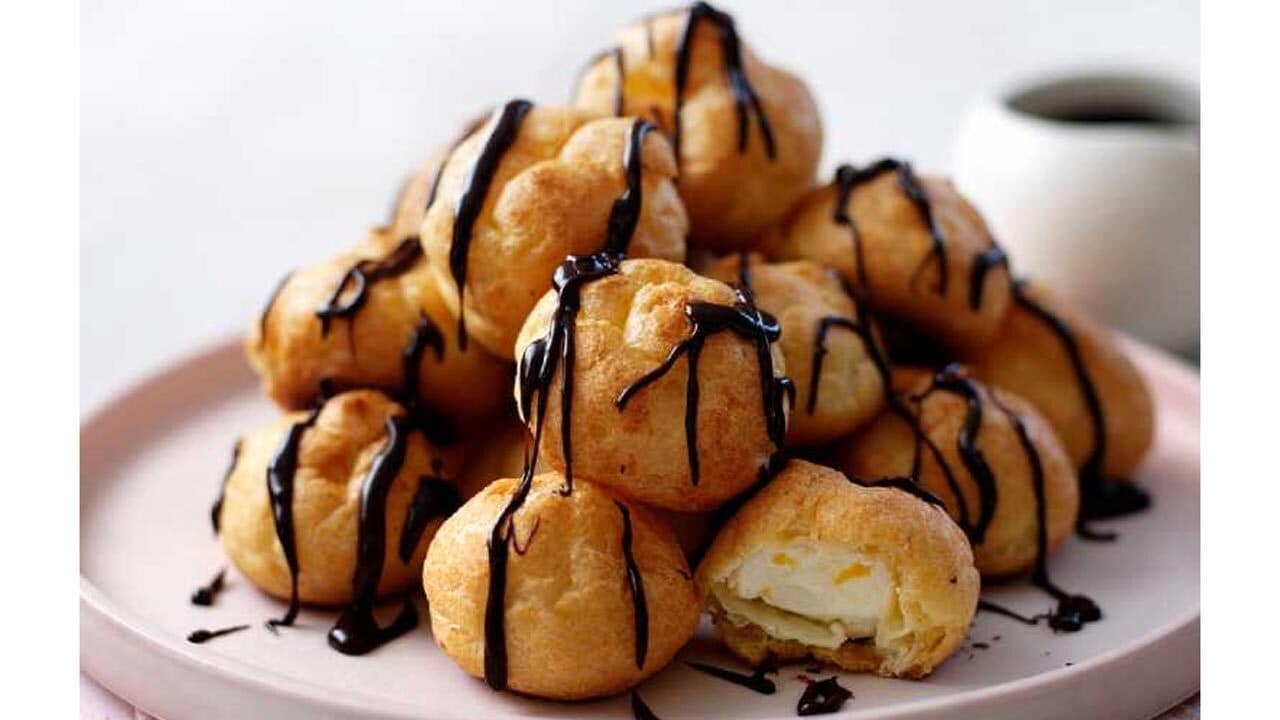 Profiteroles with Peanuts