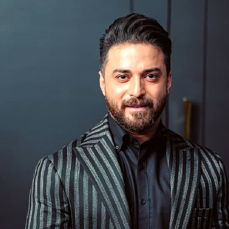 چهره ها/ سلفی پدر و پسری بابک جهانبخش در هواپیما