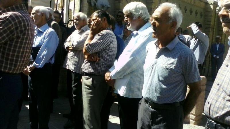 بازنشستگان آموزشوپرورش یزد خواستار رفع تبعیض در پرداخت حقوقها شدند