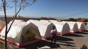 85 خانواده زلزله‌زده کوهرنگی در چادرهای هلال‌احمر مستقر شدند