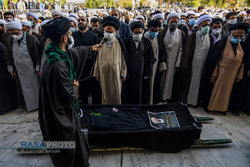 خاکسپاری مدیر مرکز خدمات استان قم با حضور شخصیت های حوزوری